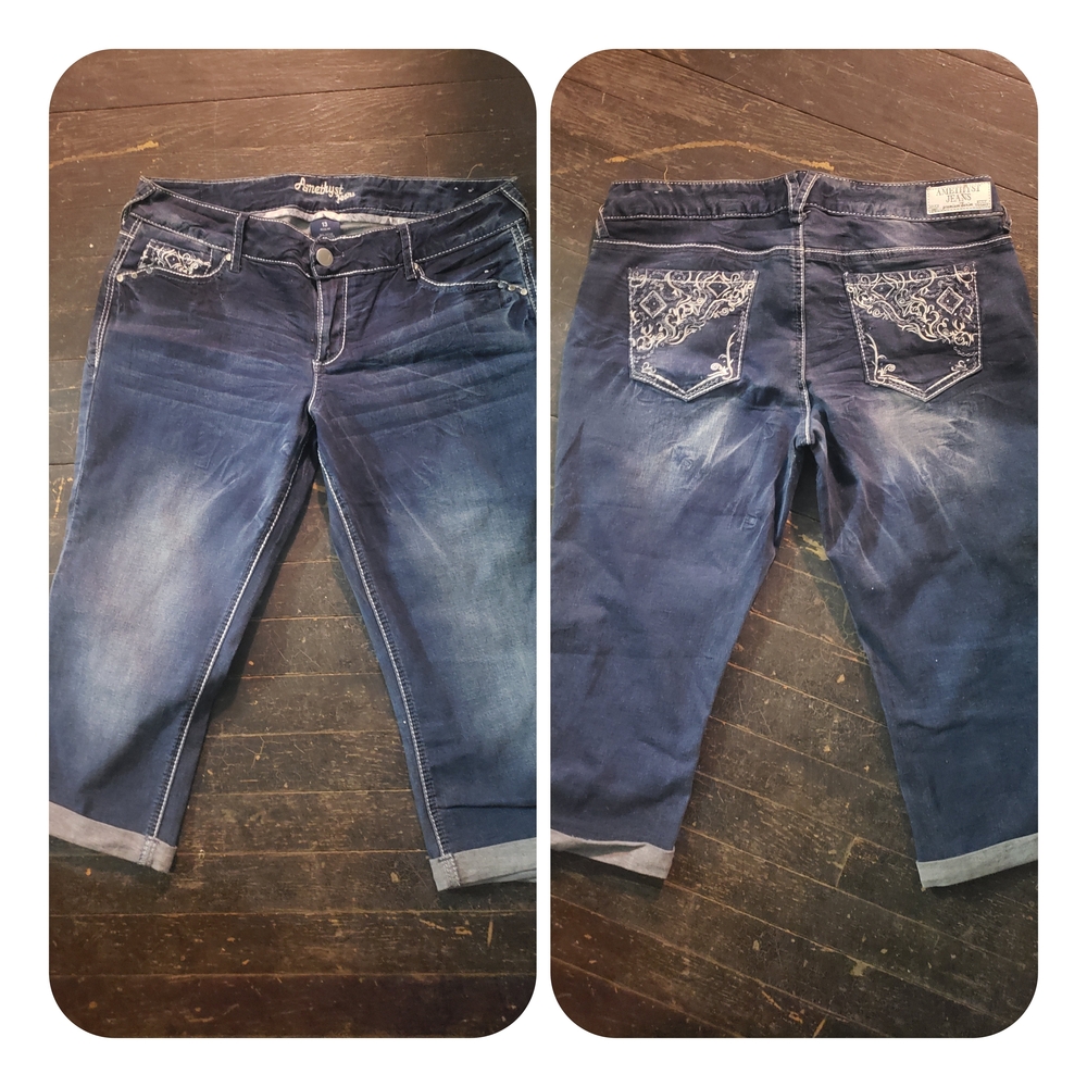 Amethyst Jeans Dark Blue Embroidered Ankle Capris